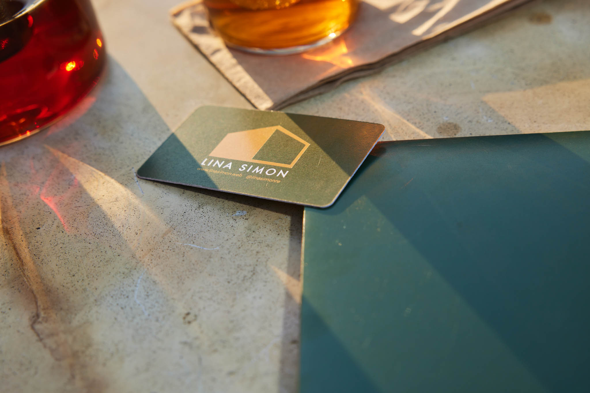 VP_WPT_09MARCH2022_Realtor-Business-CardFolder_2521